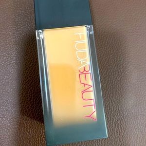 Huda beauty foundation-chai